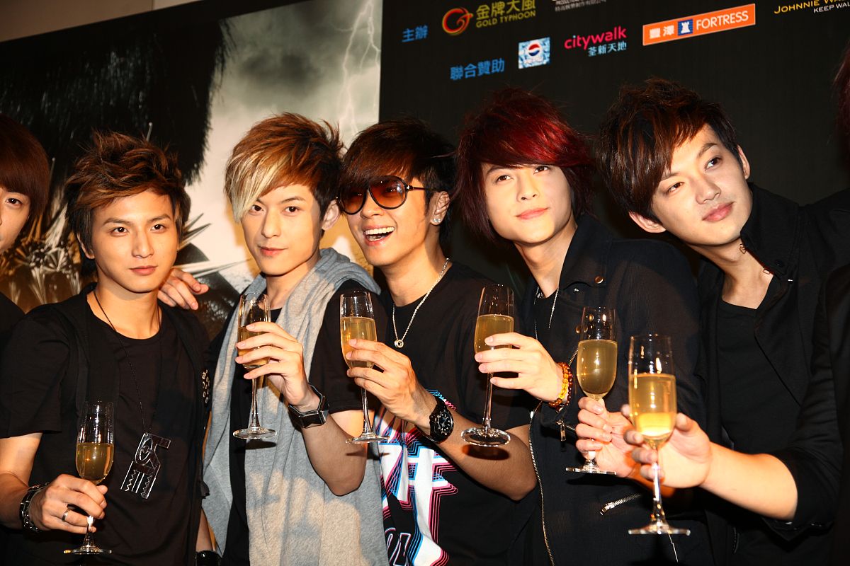2010年5月2日,香港,罗志祥2010红馆《舞法舞天世界巡回演唱会》庆功会