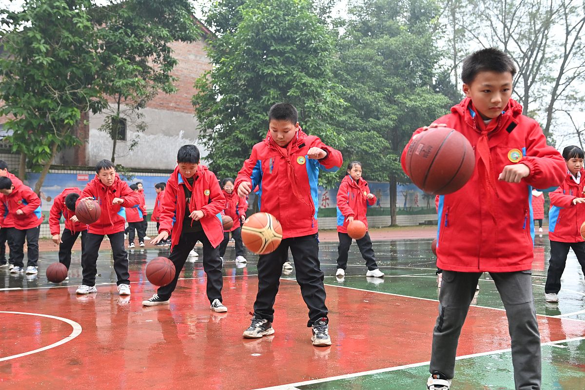 重庆市工艺美术学校房地产营销专业前景分析：热门专业吗？