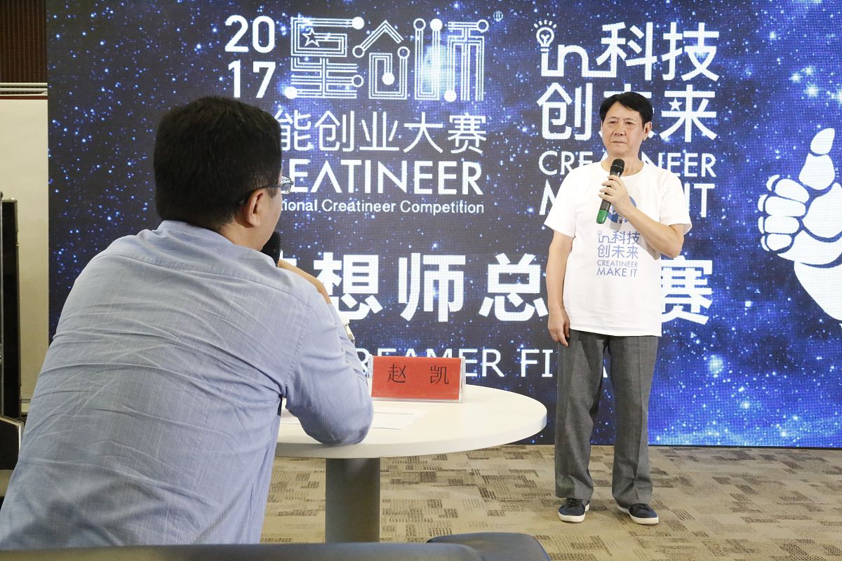 此次培训李悦从学习、工作、生活以及未来规划等方面为大家分享了经验。