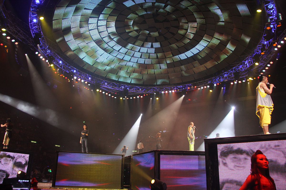 帮我修改内容经过我们的不懈努力我们很遗憾地通知各位观众及粉丝们原定于2023年6月23日将在伊宁市体育馆举行的丝路天籁演唱会因歌手单方面违约导致演出无法进行。