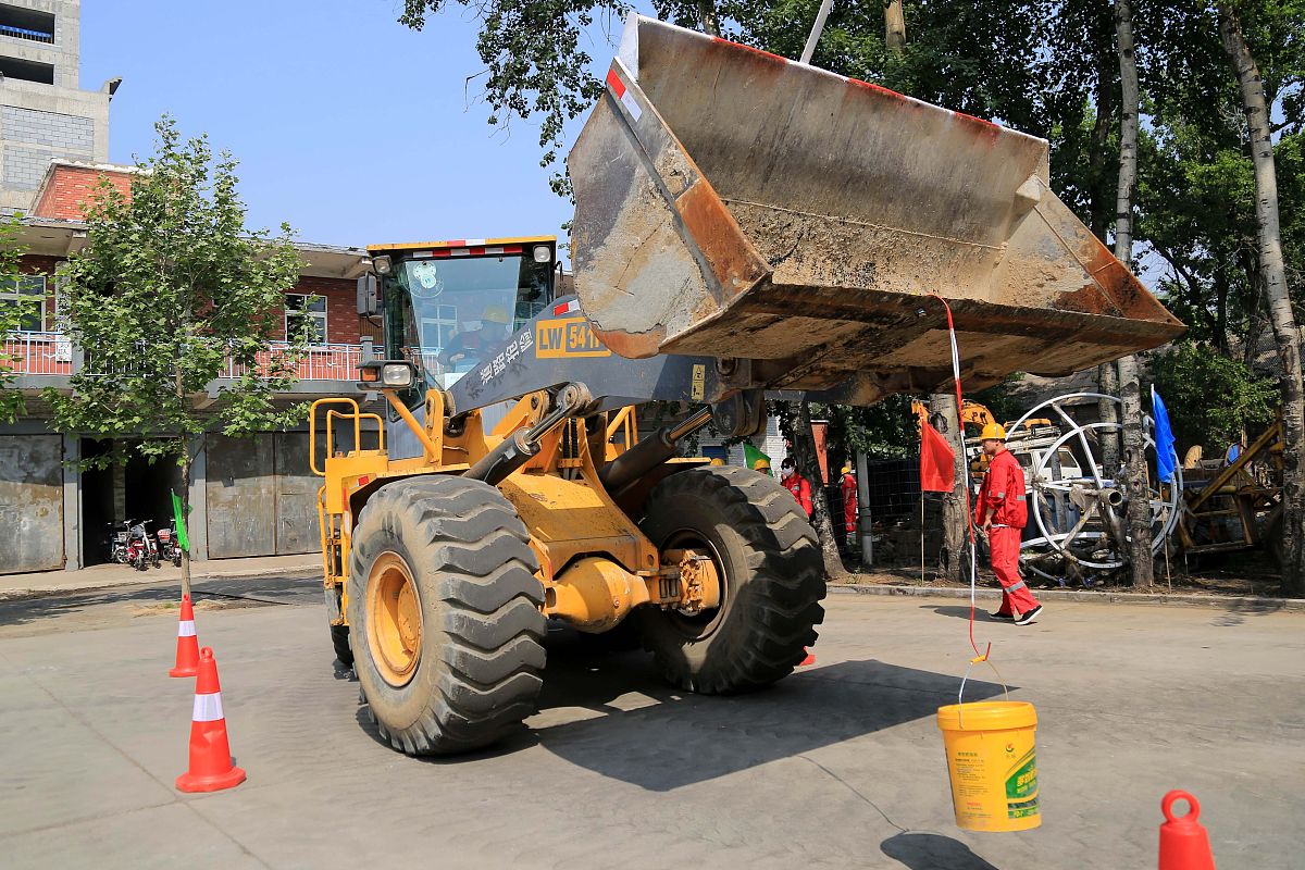 兰州铲车培训：提升操作技巧，安全高效运输货物