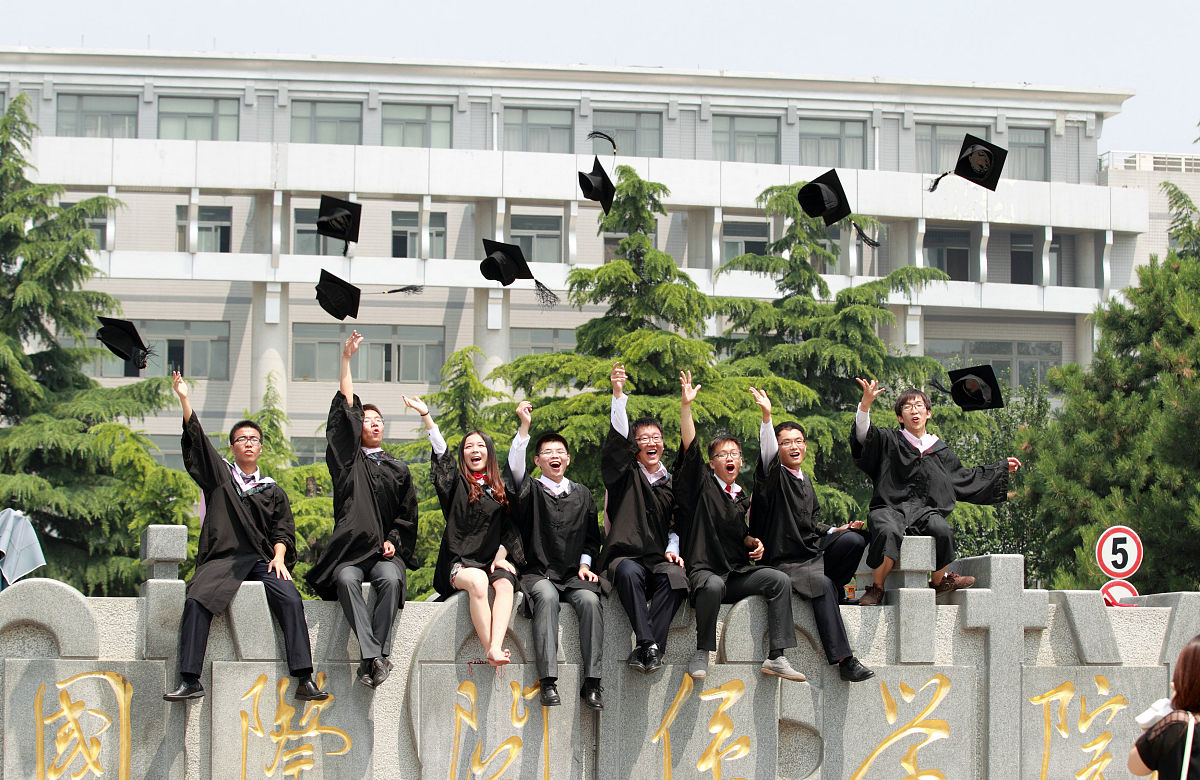 北大新闻专业在那一年回答+拓展。