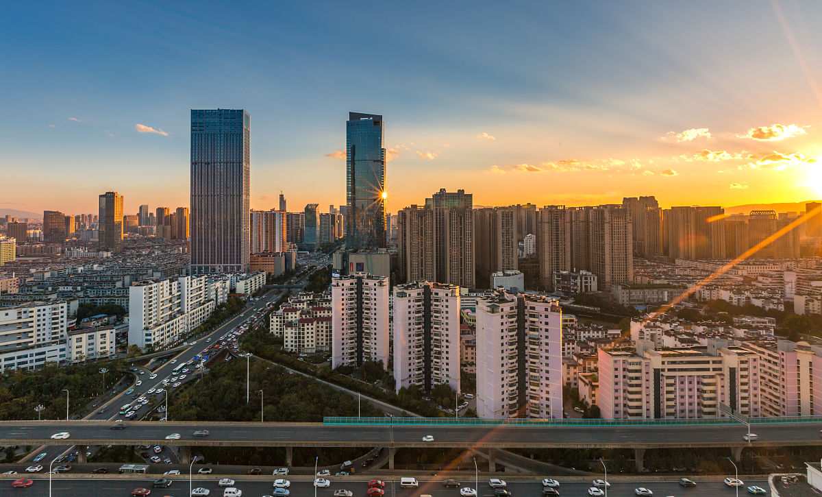 2018年11月10日,昆明市中心昆明广场日落.