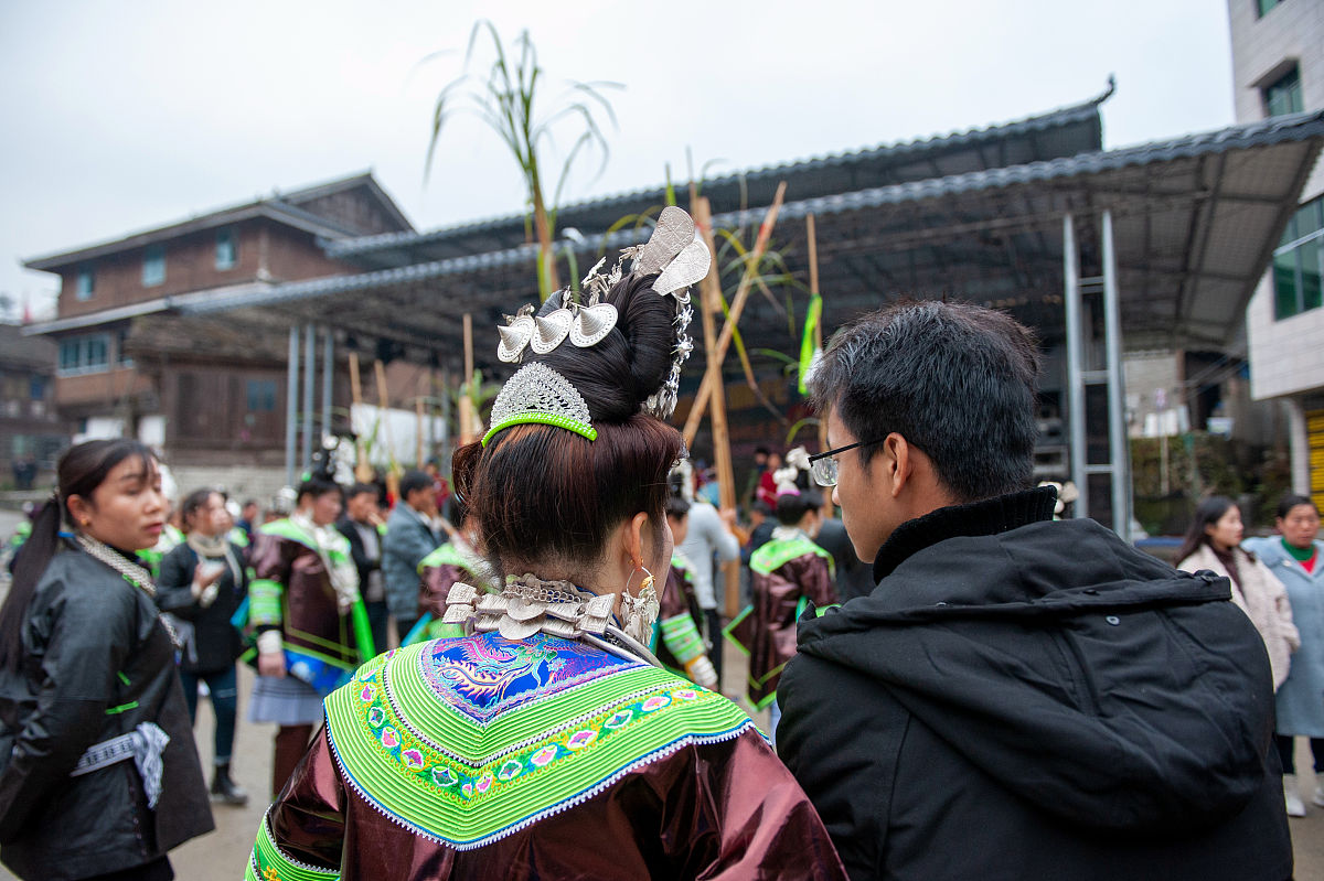 2022年1月3日,贵州省从江县加榜乡尧贵村壮族和苗族同胞在壮年节上跳