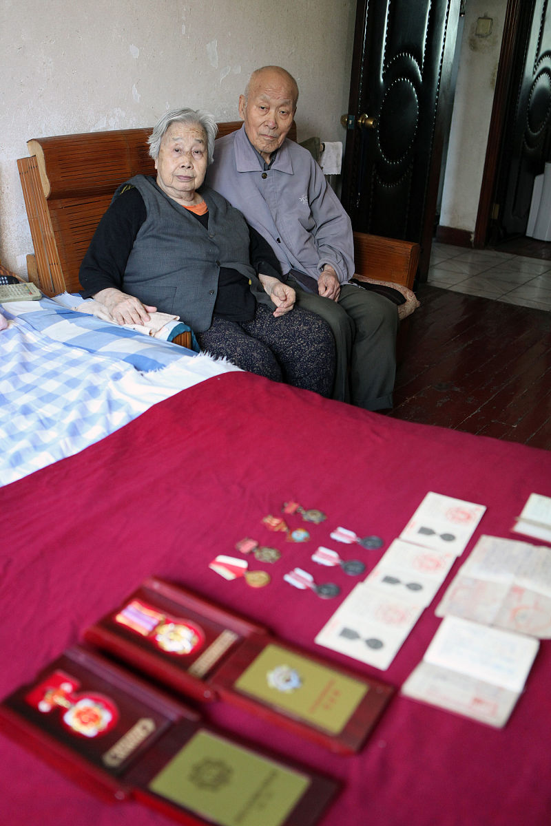 一个志愿服务组织获得了许多荣誉请拟一个古诗词标题描述它