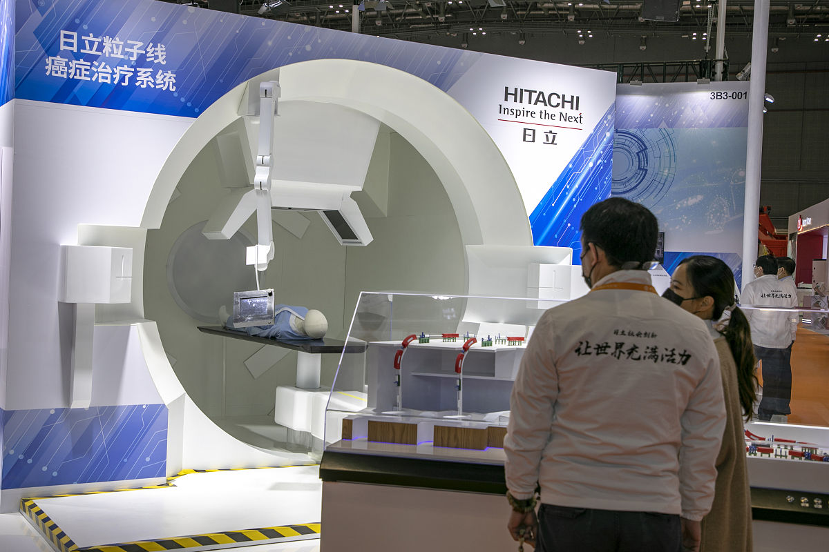 请在产品简介、市场现状三个重点、公司需求以上三点做一份分段的CT球管开发建议书