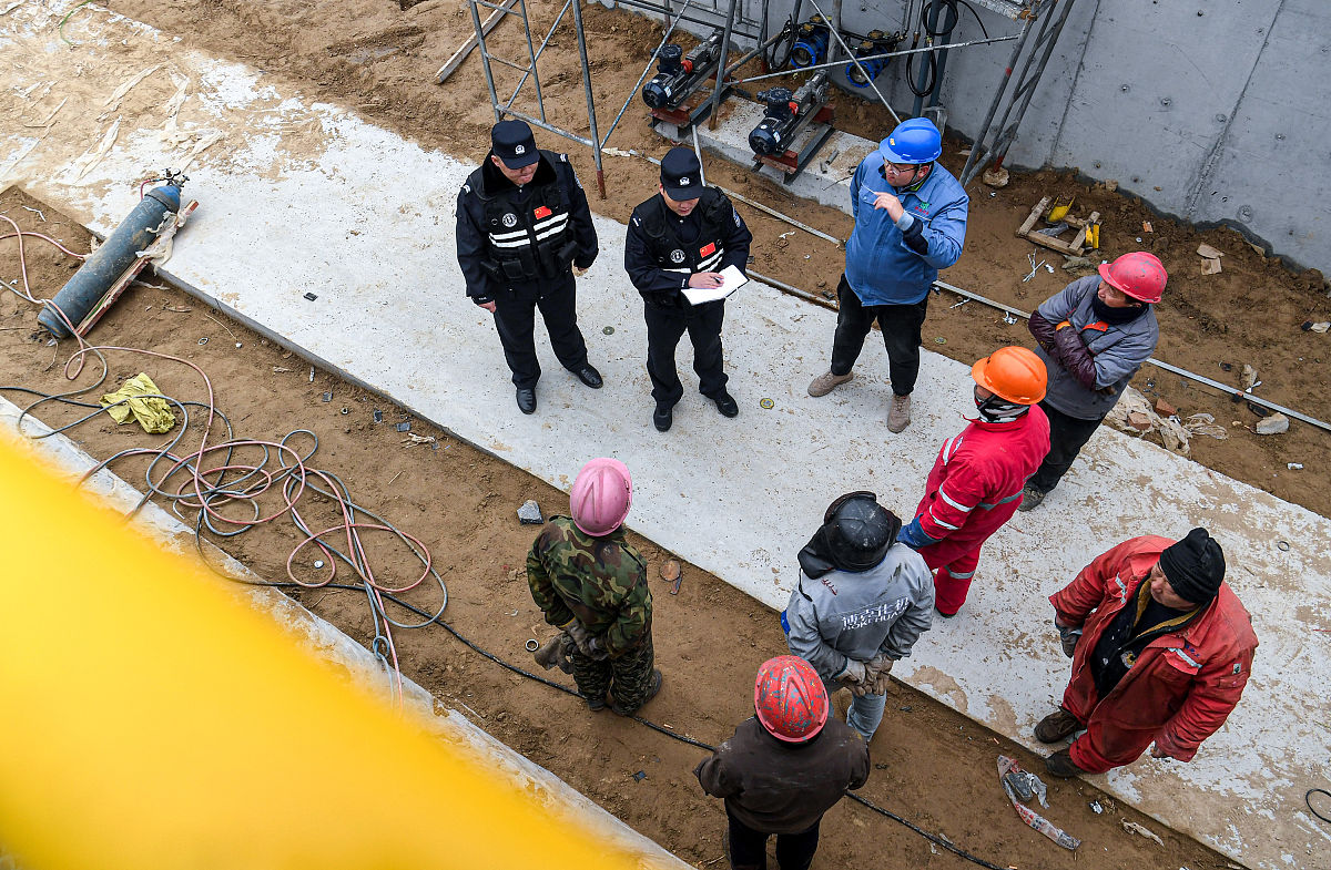 为论文M水电站地下工程施工监理难点及对策写一篇摘要和关键词。