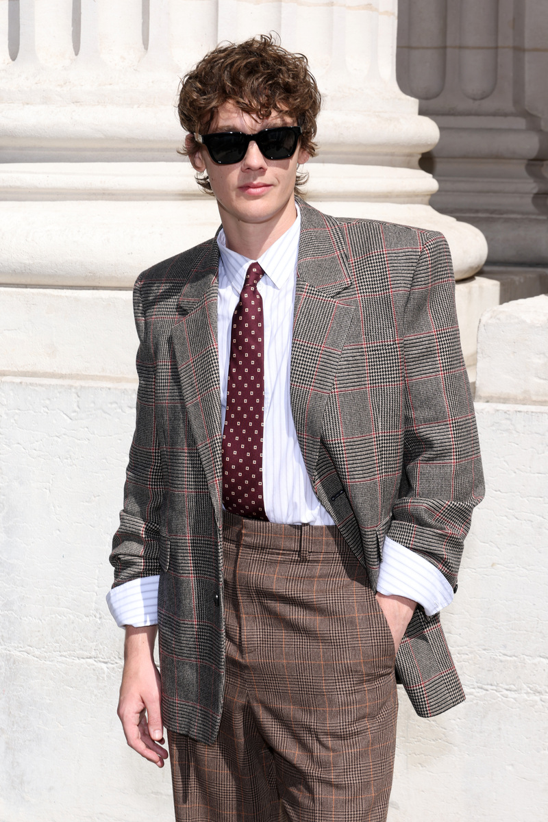 用美式英语写3条关于Mens Vintage Kilt Scotland Gothic Fashion Kendo Pocket Skirts Scottish Clothing产品的正面评论。内容附带评论标题评论单词数量小于40个单词。