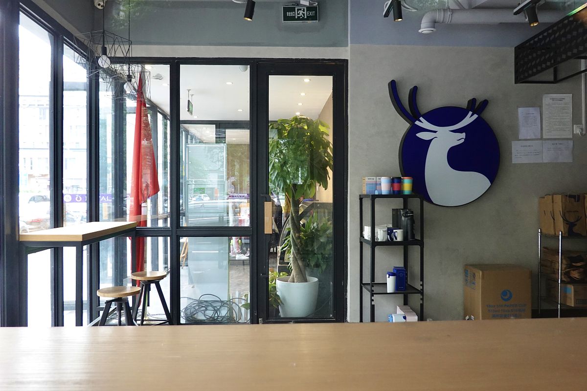 你知道瑞幸吗瑞幸总部不在杭州也不在北京不在上海不在深圳也不在南京你能好好回答吗