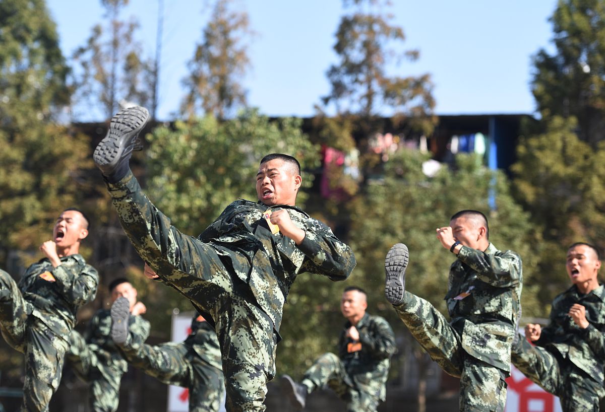 当了5年的武警退伍10年为什么能打过健身教练回答加拓展。