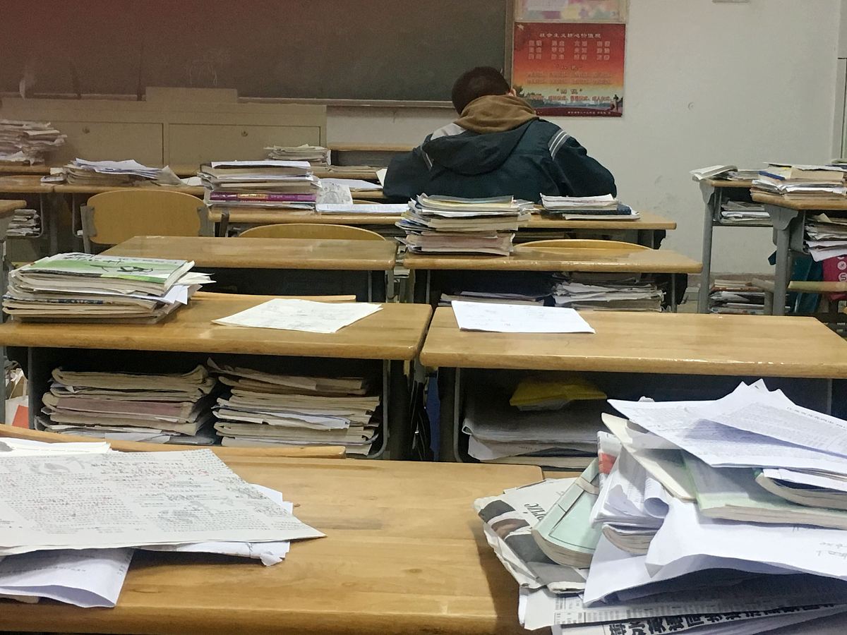 高中同桌再相遇，如何抓住机会死灰复燃？