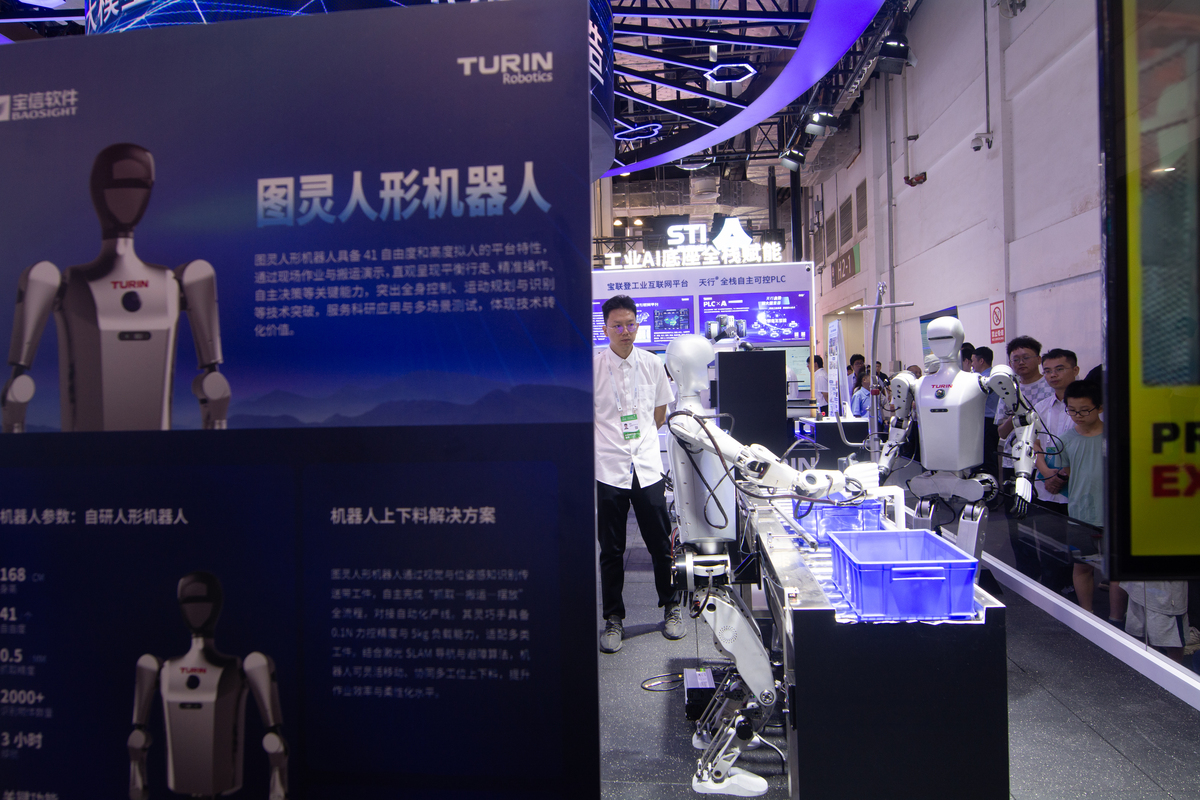 机器人售后华南大区半年度服务之星：以客户为中心，带领团队攻克大客户难题