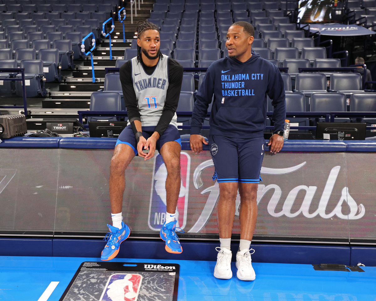 nba球员膝盖扭伤后可以参加正常篮球活动大概多久可以复出