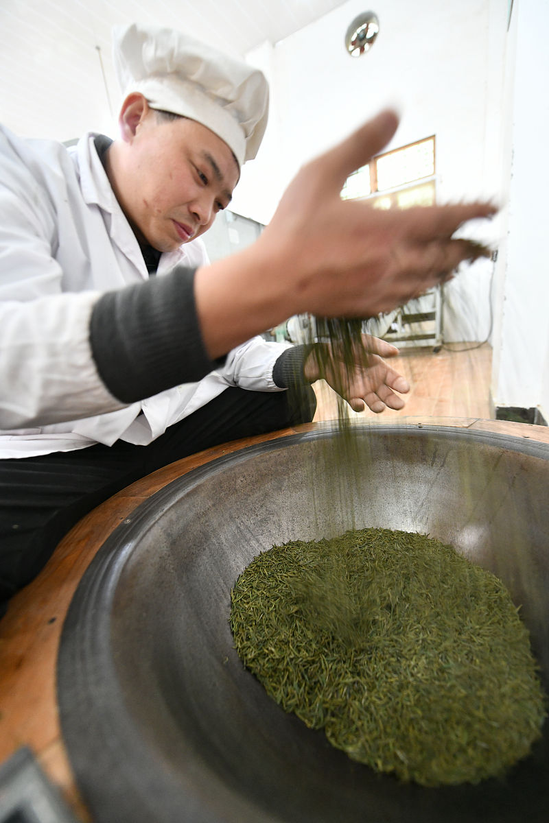 影响点香的表感觉的差异具体的制造加工一步一步的具体流程和时间流程和工作流程请列一个表格出来