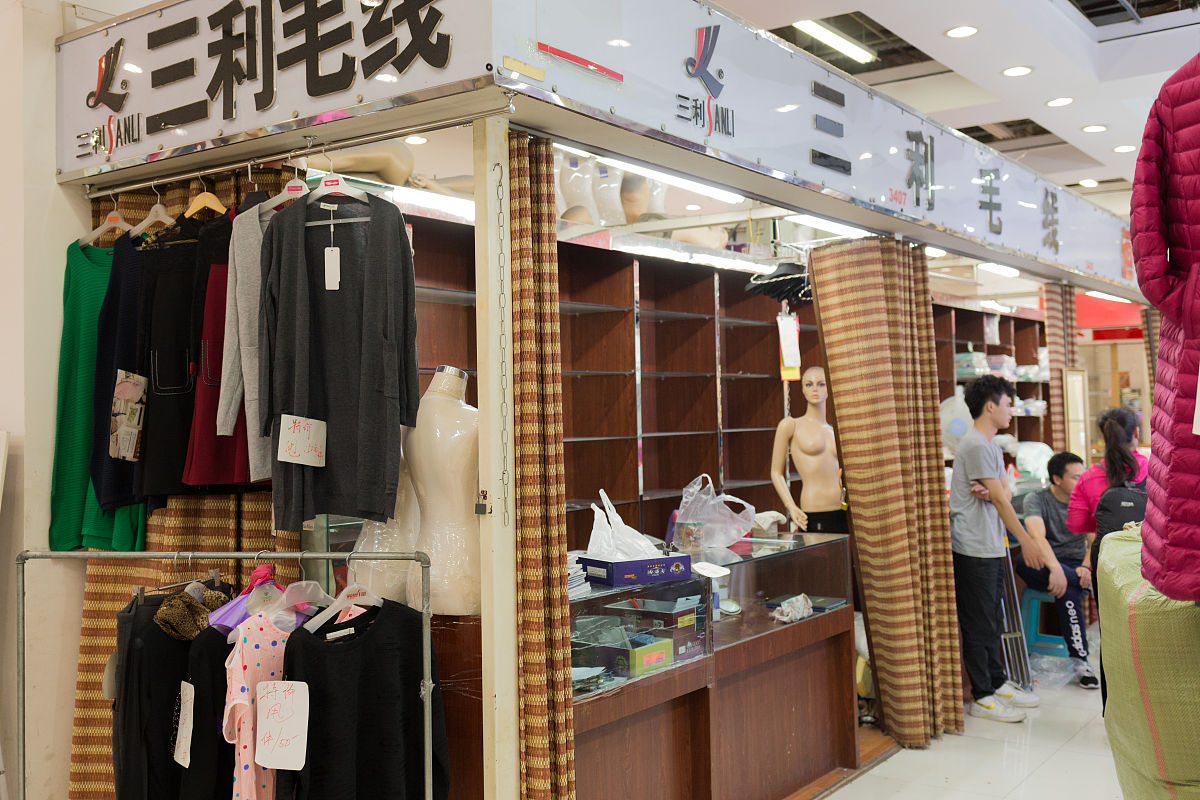 2018年9月28日,经营了20年的北京官园商品批发市场永久性停止营业,西