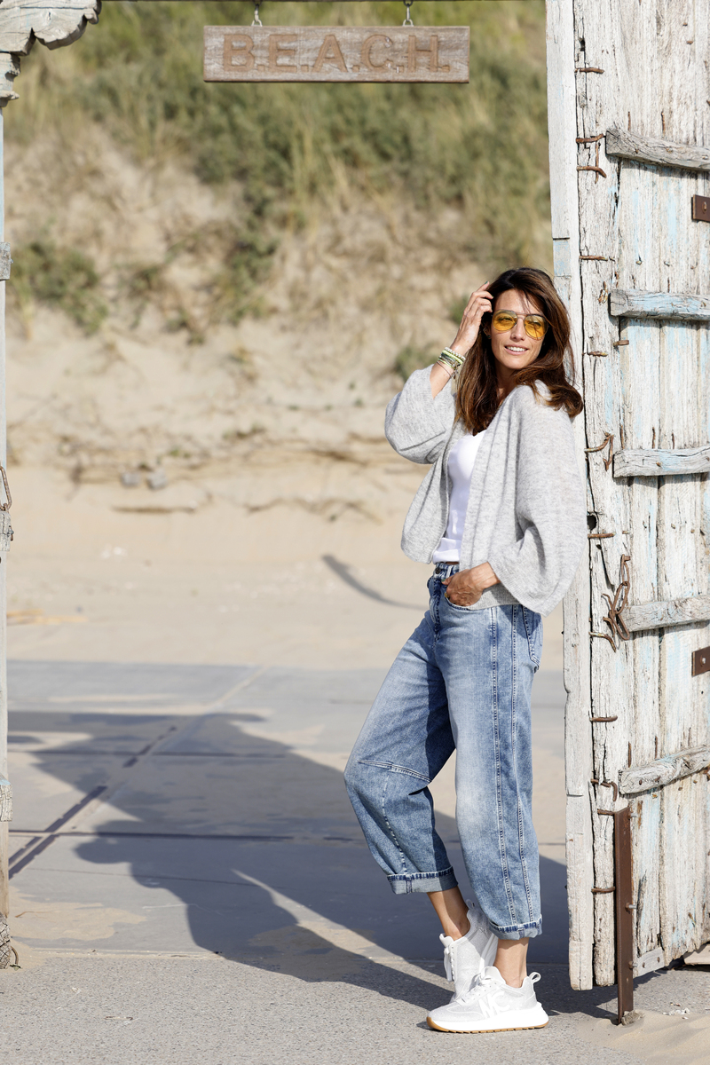 清新阳光穿搭：展现生活热爱与积极态度