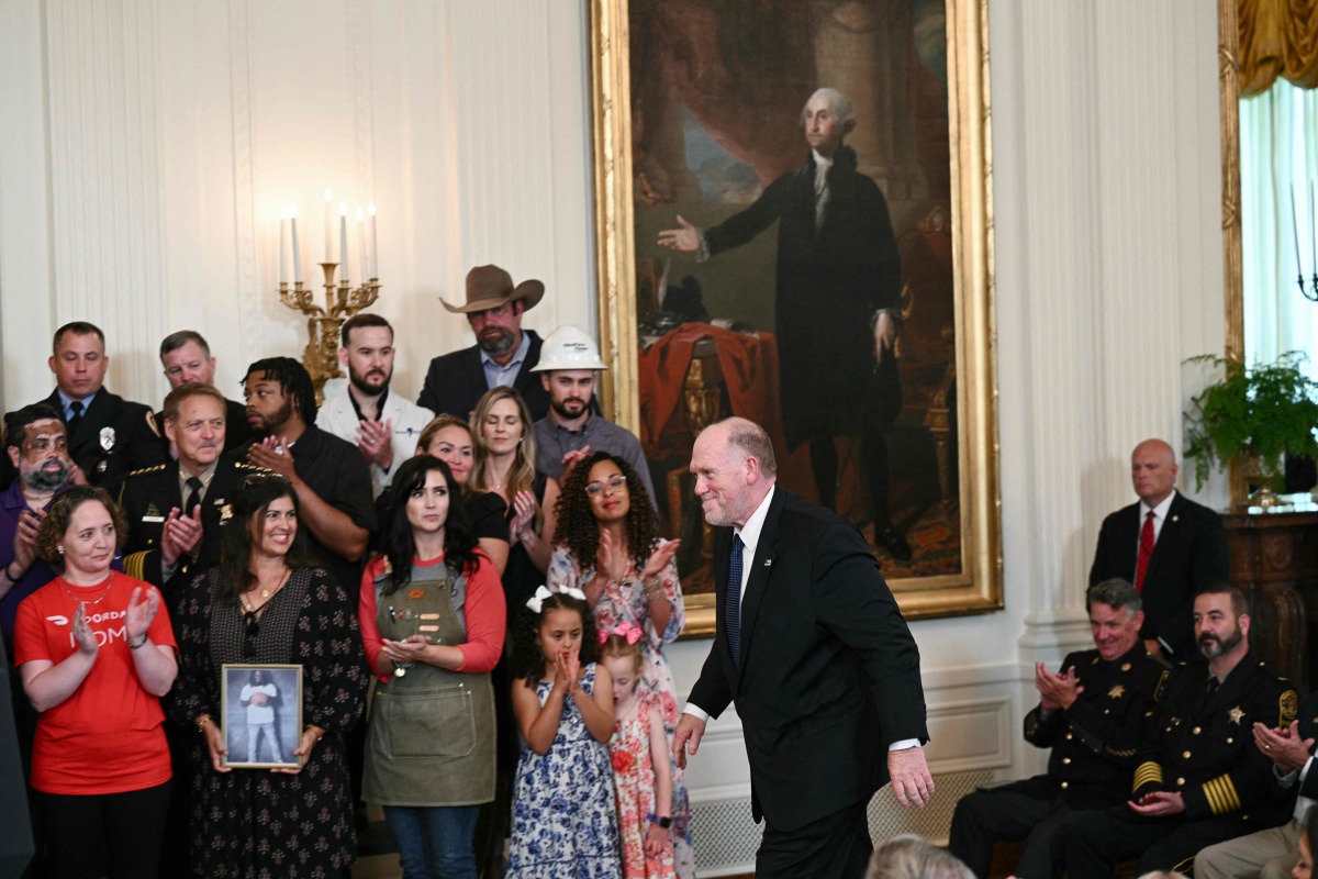 is trump taller than biden