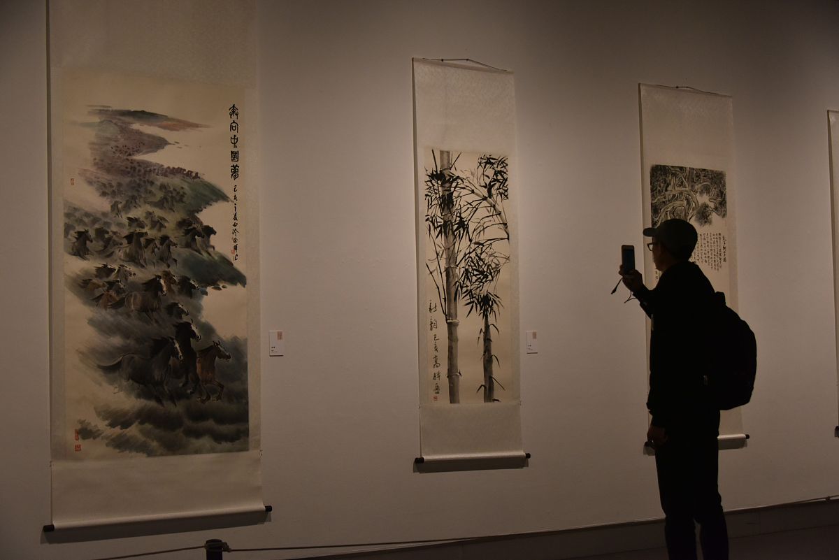 用八个字帮我形容太阳很温暖普照大地大爱无疆