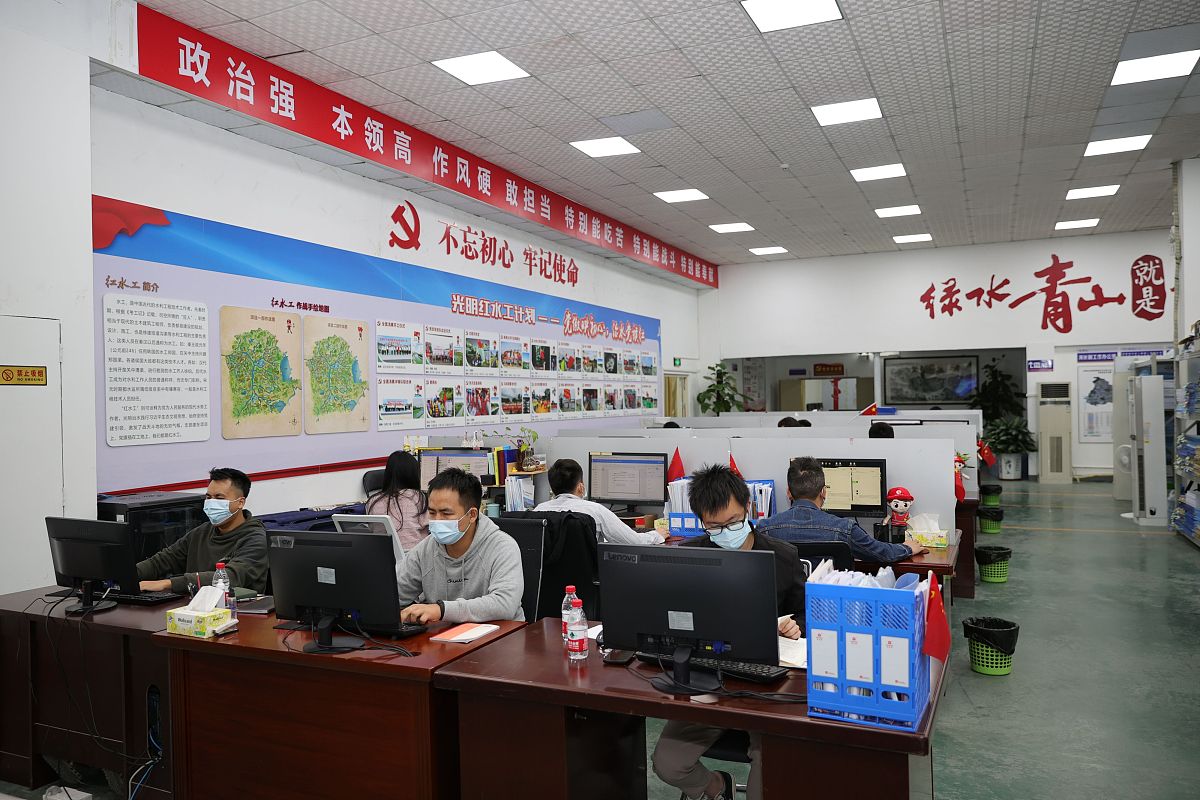 指挥部与项目部管理理念存在一定差异指挥部更重视资料的同步完整性项目部更重视现场推进签证、认质认价资料往往存在滞后现象指挥部对于有创效目的的签证认质认价资料为追求利益最大化过程不轻易松口有着时间换效益的想法。