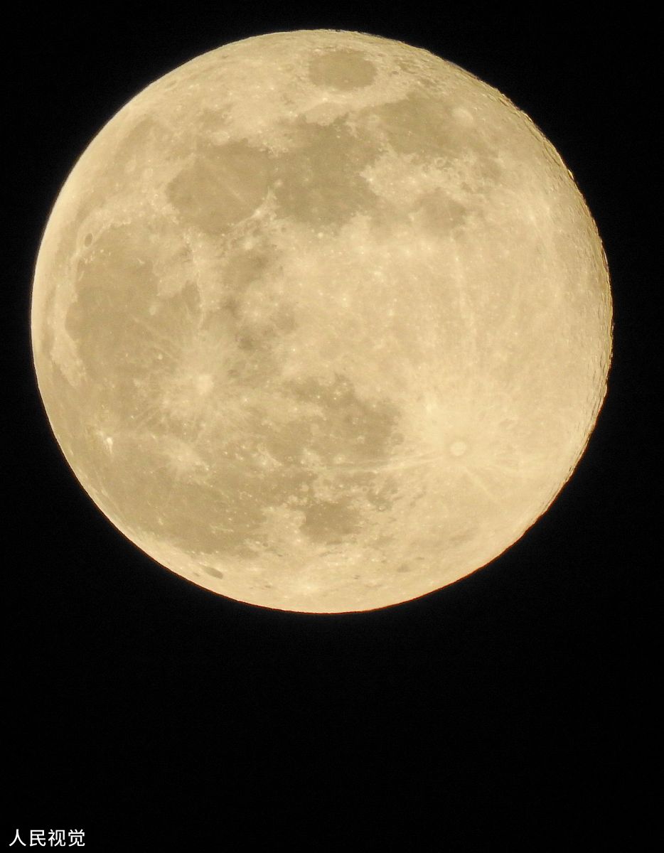 用宇宙 太空 月亮 海洋等写一首诗