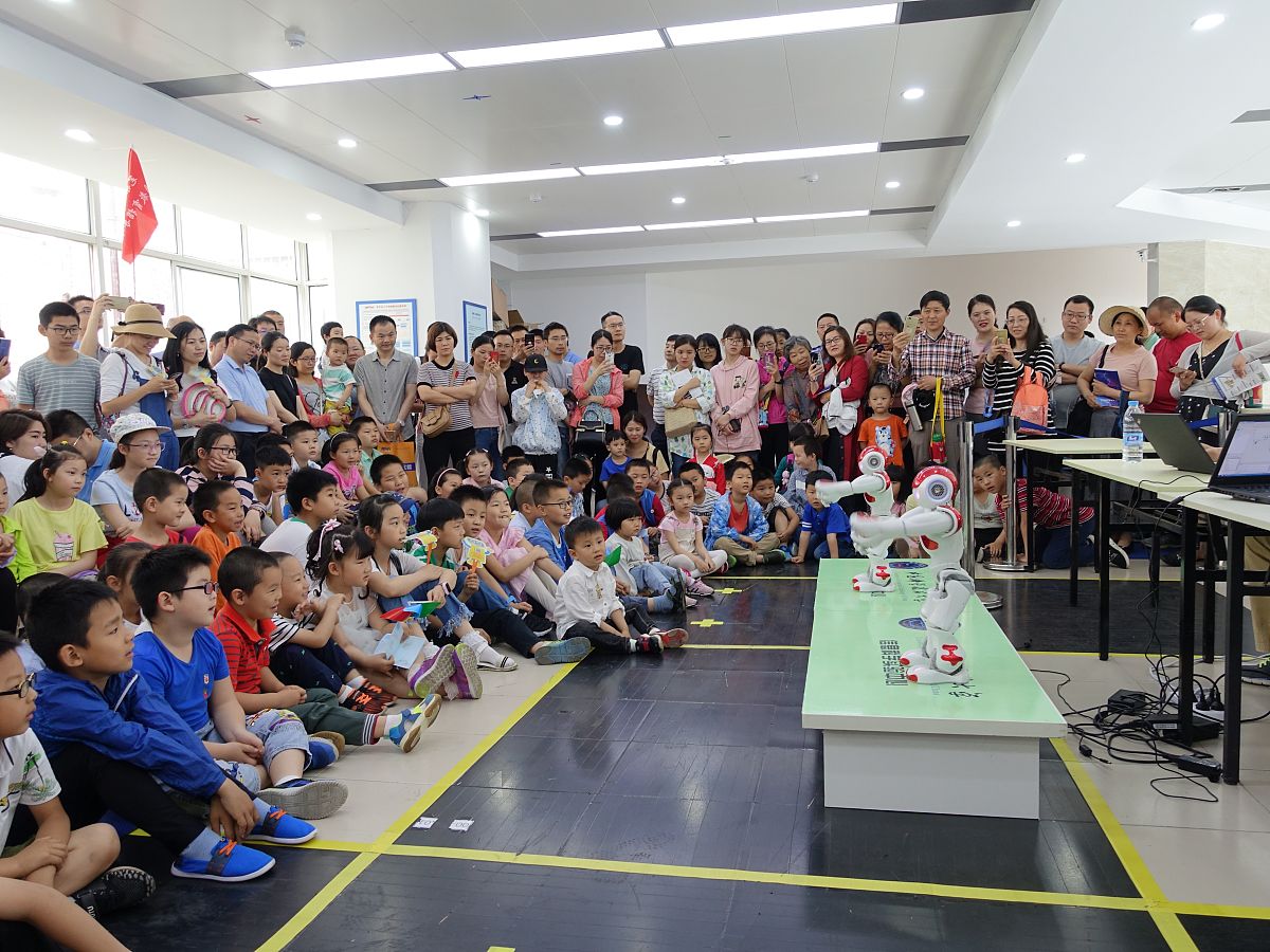 成都希望学校主打专业：STEM、艺术、语言和人文、实践教育