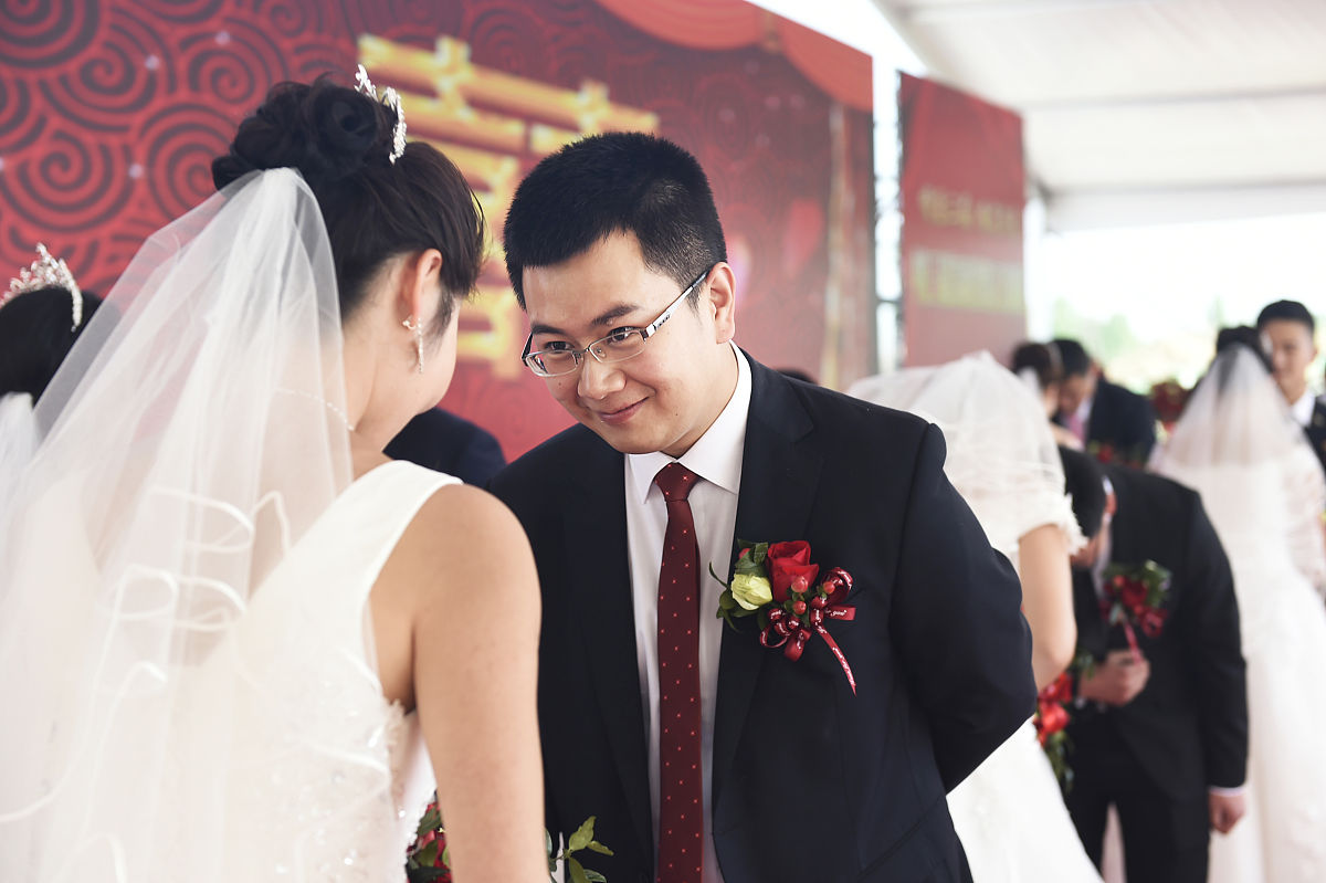 婚礼致辞：新郎父亲深情寄语，祝福新人幸福美满