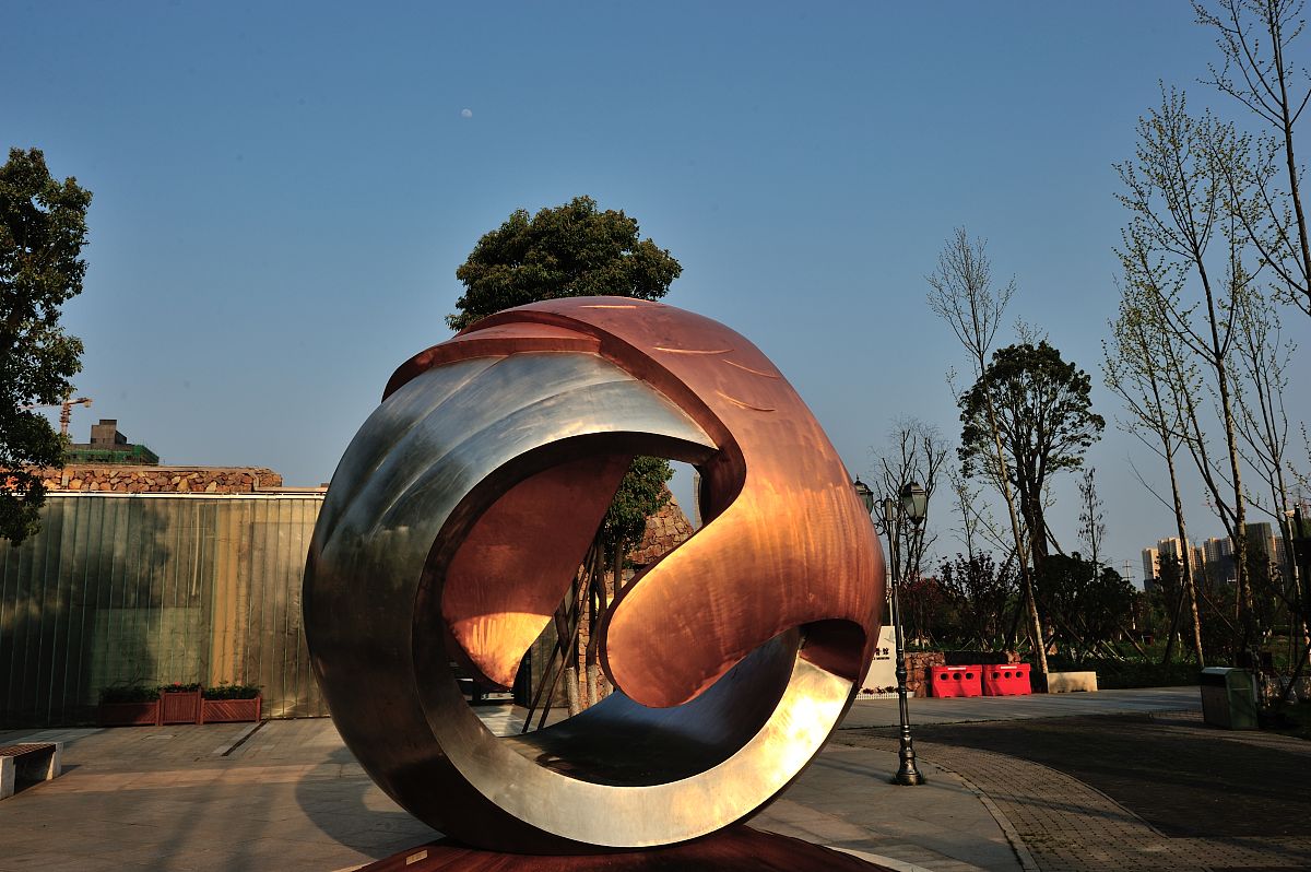 化学工程与工艺视角下的中外公共艺术文化鉴赏