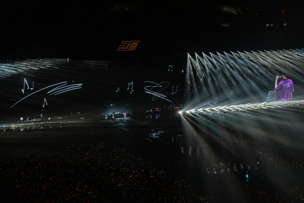 工作室主要业务为舞美灯光设计灯光秀编程文旅灯光设计编程舞美与文旅项目的三维动画模拟视频制作。灯光控台技术培训灯光秀编程培训三维模拟动画制作软件培训。以MagicGlow为蓝本取100个相似的简短时尚的英文工作室名字并提供缩写与中文翻译。