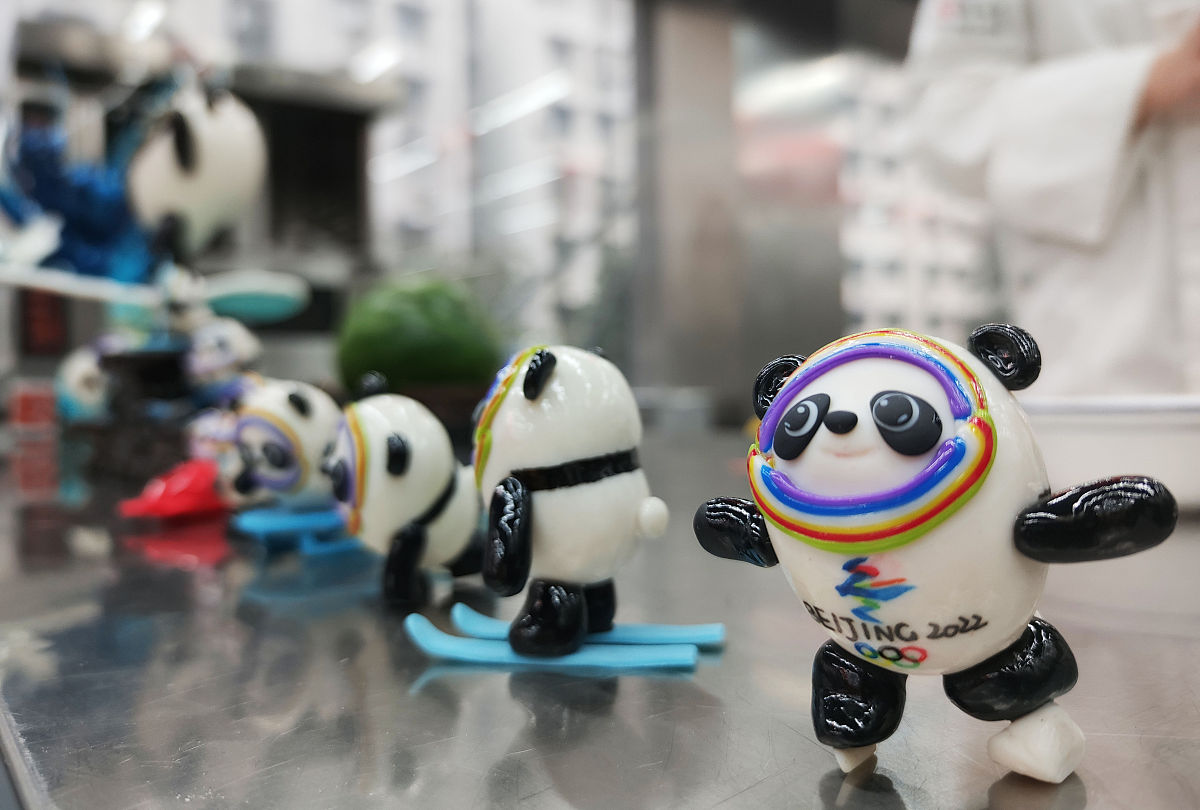 大连商业学校2022年咨询网站多少？