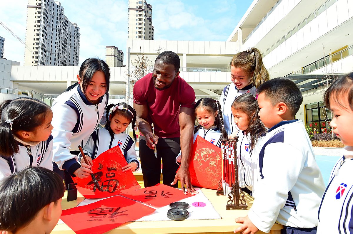 成都幼师学校如何吸引更多男生报读？