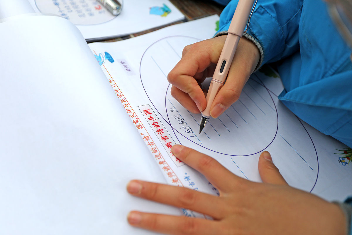 以'唐海青杨嘉明'为首字的七言绝句