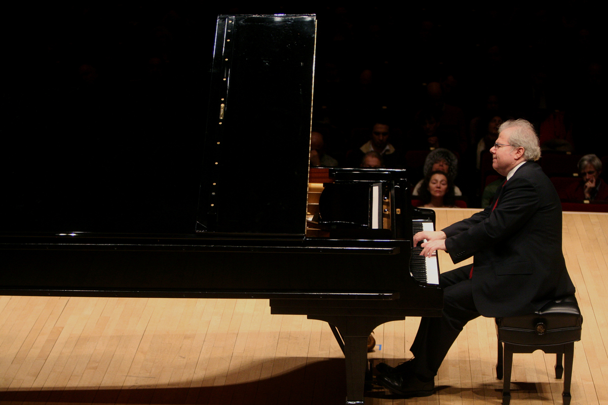 现代流行音乐 VS 古典钢琴：作曲、旋律和年轻人偏好