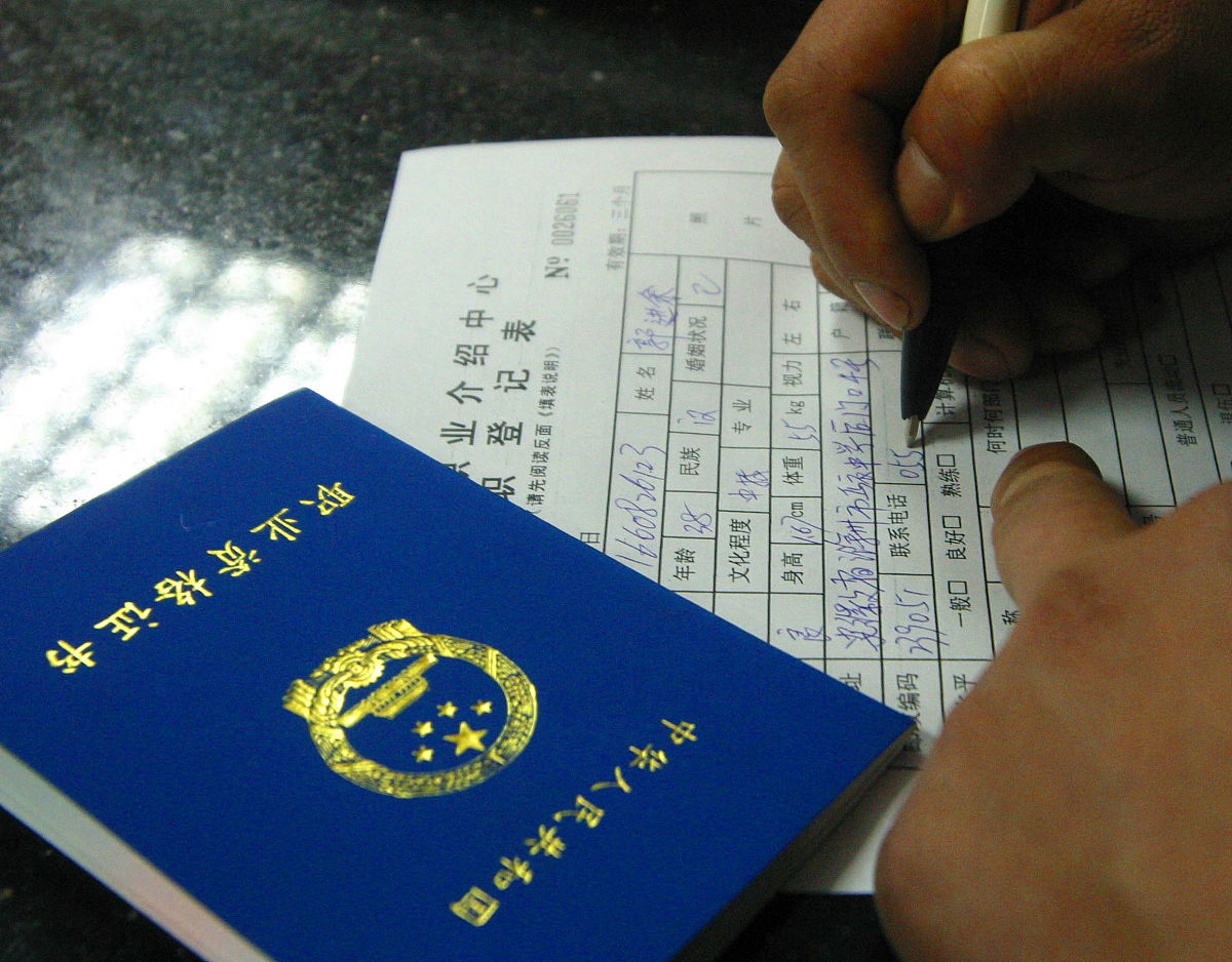 作为一个三本的应届毕业生想走网络相关的工作考什么证在找工作好找家境不是很好的