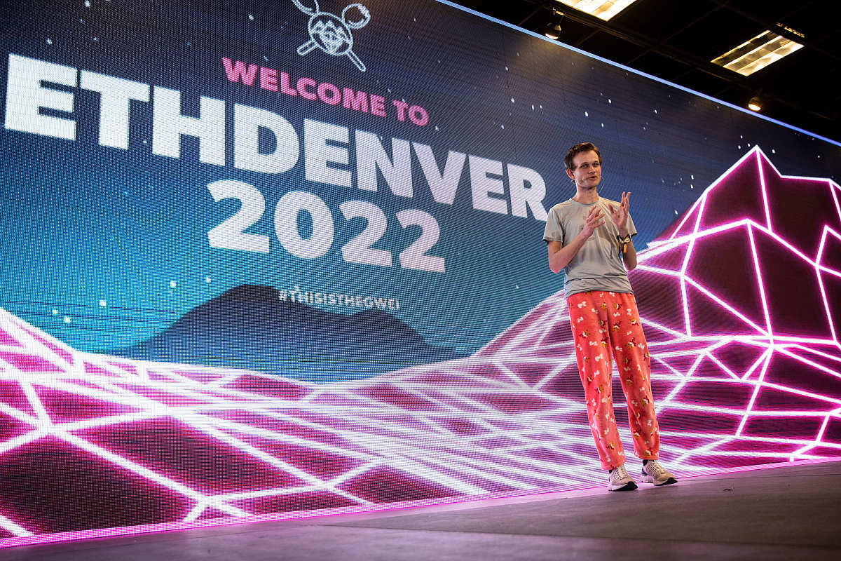 区块链中的共识机制确保了引用信息的验证过程的可信度和透明度。参与区块链网络的节点通过共识算法达成一致并验证引用信息的正确性。这种分布式验证过程消除了单一机构或中介的需求提高了整个参考咨询和信息引用过程的可靠性。相关文献有哪些？在哪里发表？在哪一年发表？作者是谁？