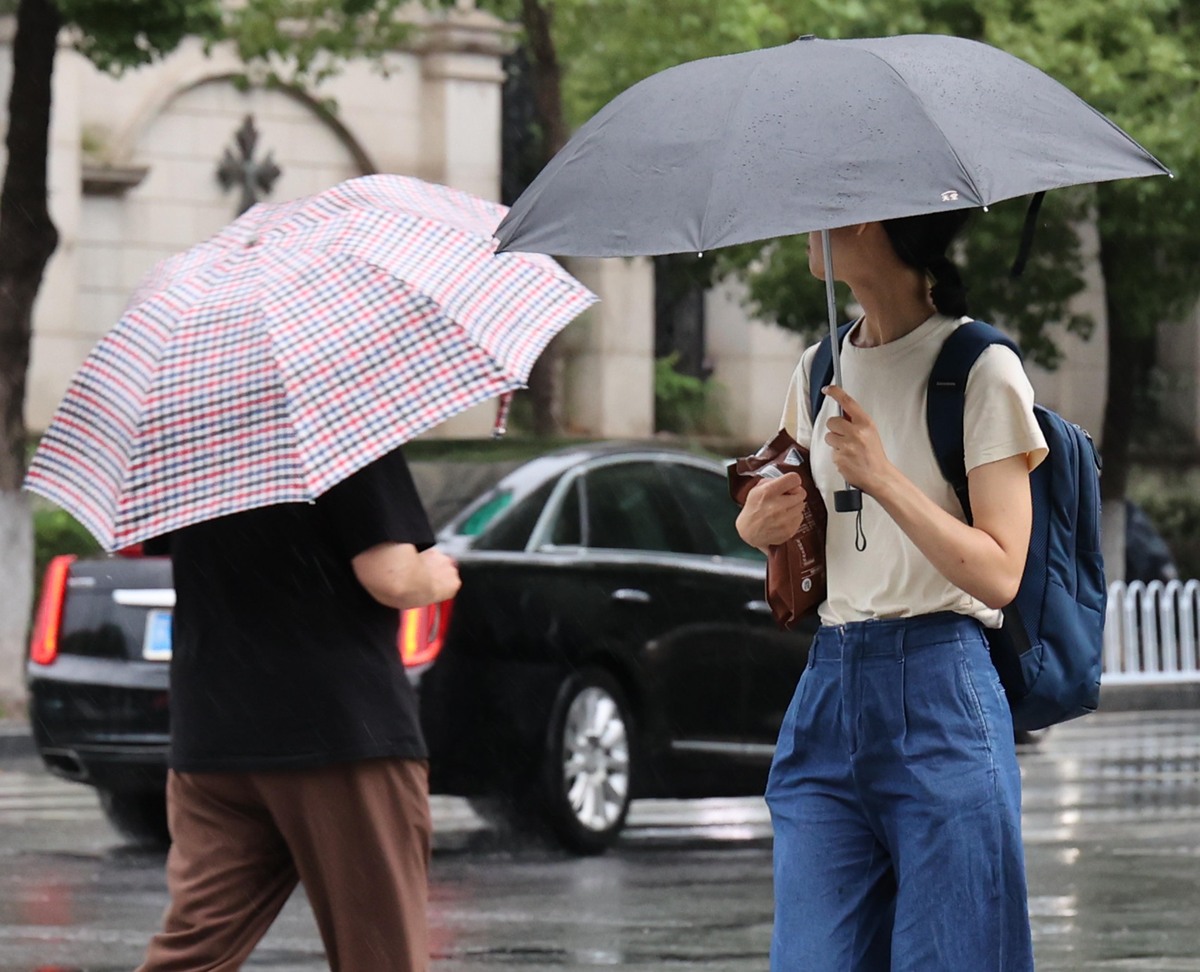 下雨天送伞后，怎么幽默回复女同学？