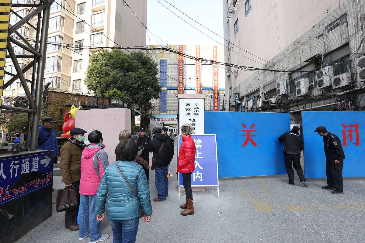 上海老百姓有困难怎么办？怎么联系媒体曝光？请用媒体的口吻生成一篇文章。