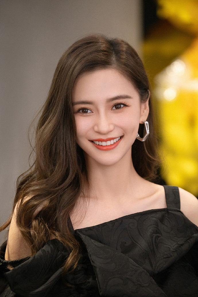 杨颖片酬降至1000万：6年前豪言成“笑话”，市场风云变幻无常