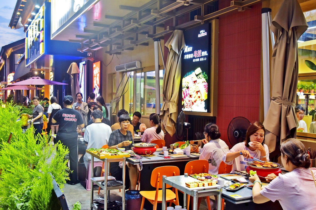 我是一家火锅店现在升级店面更加年轻化菜品更多口味更好。现在要做一个宣传片给我写出300字的配音文案