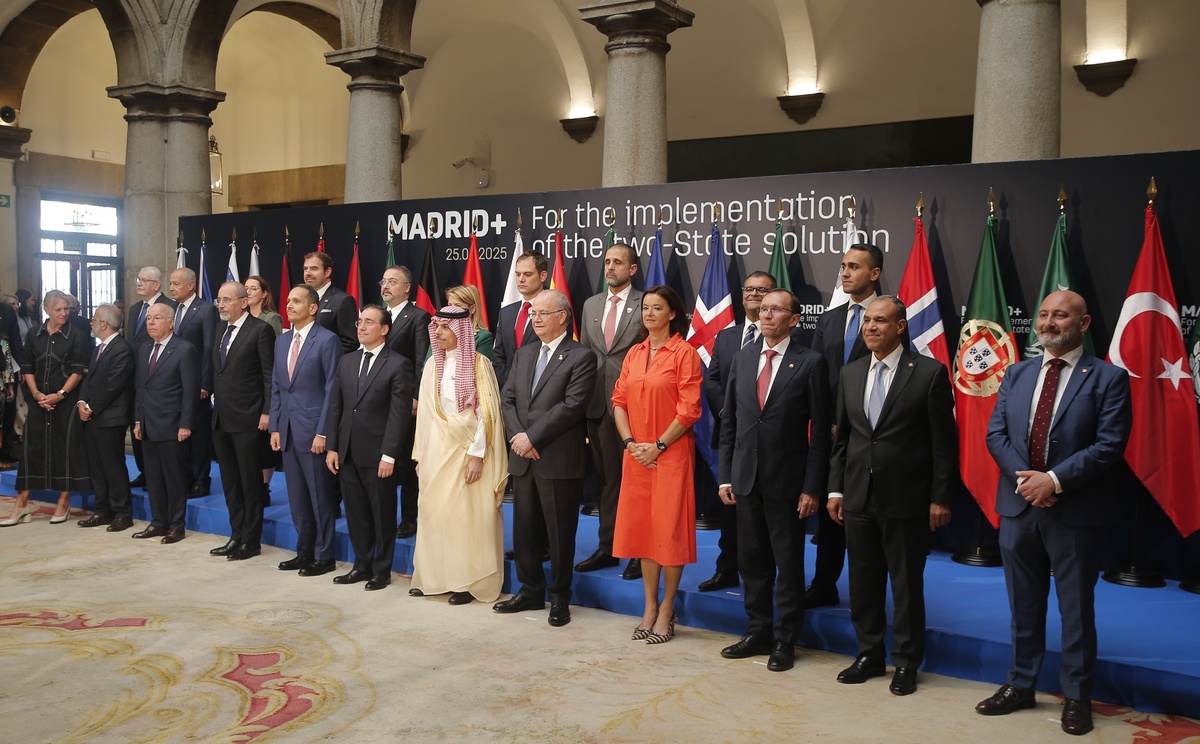 参与对华制裁后，美媒：荷兰首相宣布“看不出中国崛起”，有什么办法破局 写2000字