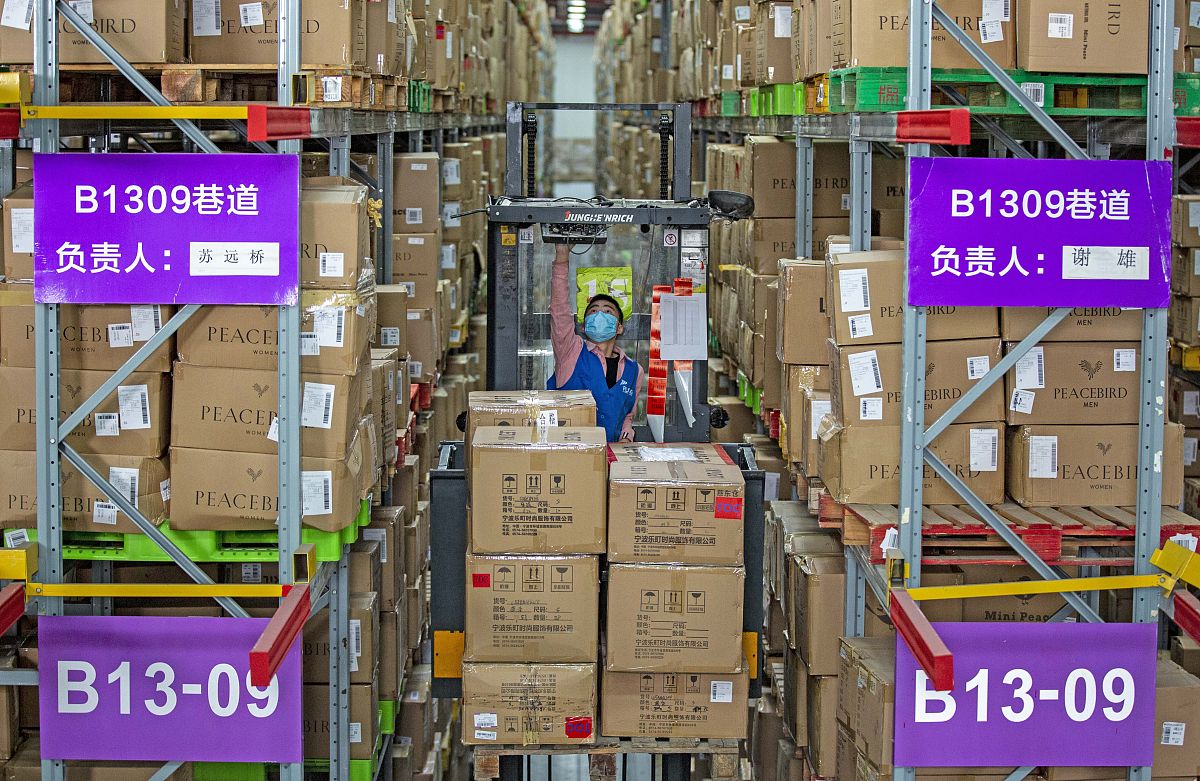 关于拣选车性能对比的500字文章