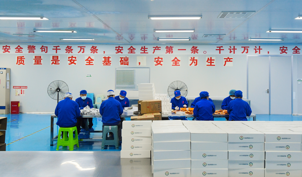 修改内容并适当怎么内容：1、到分拣加工中心项目现场参加工程例会并做现场巡检；2、审核分拣中心项目一期工程第一批变更事项；3、审核《明珠实验园温室雾化大棚建设项目-变更1》造价审批事项；4、与综合部梁晓莹联系分拣中心项目二期工程预算财政送审资料盖章事项；6、解决良田公司关于建设工程财政造价送审流程疑问；5、审核广州南沙渔业产业园名优水产南沙青蟹分拣中心项目进度款事项；