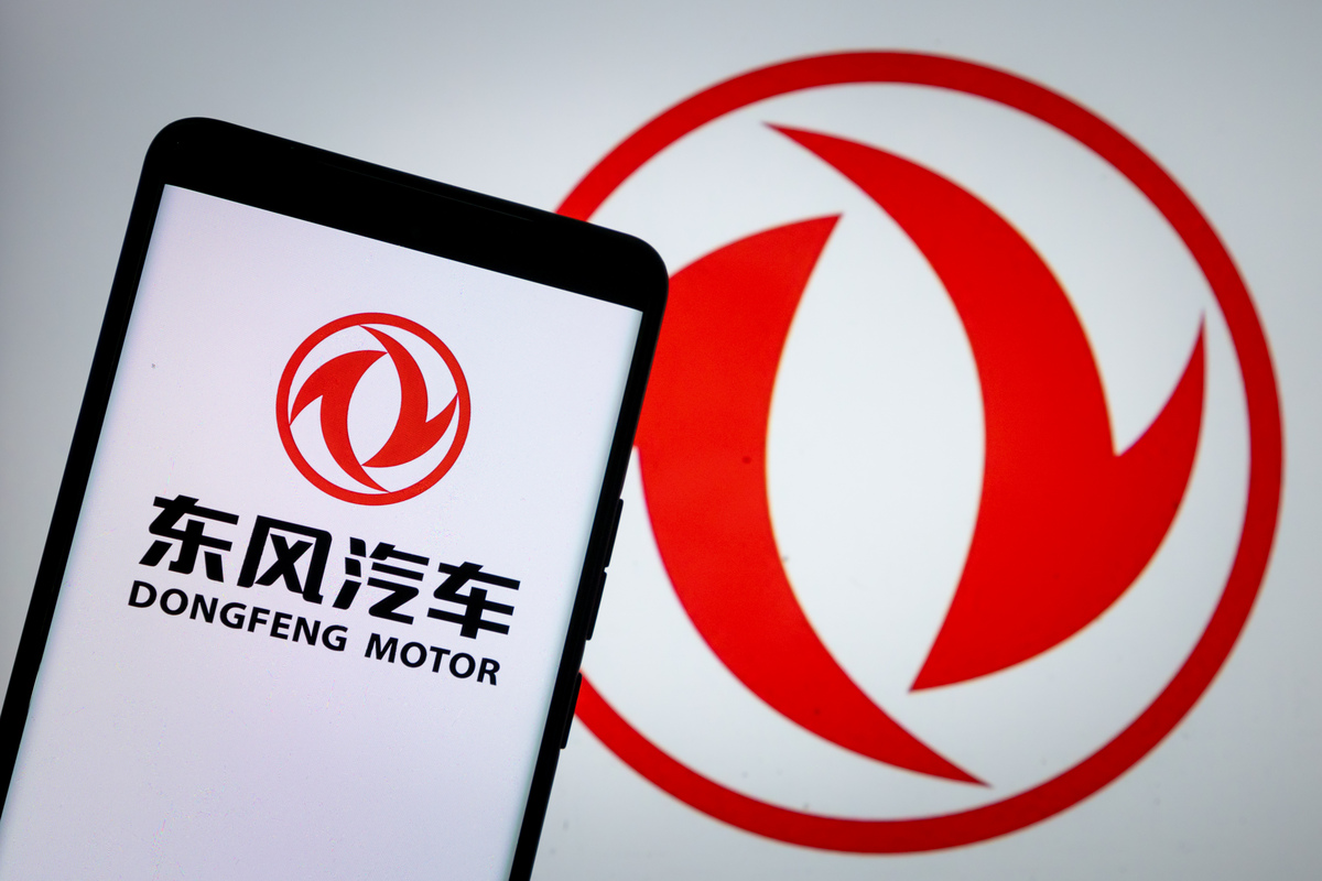 东风股份 vs 冠福股份：两家汽车行业巨头的差异