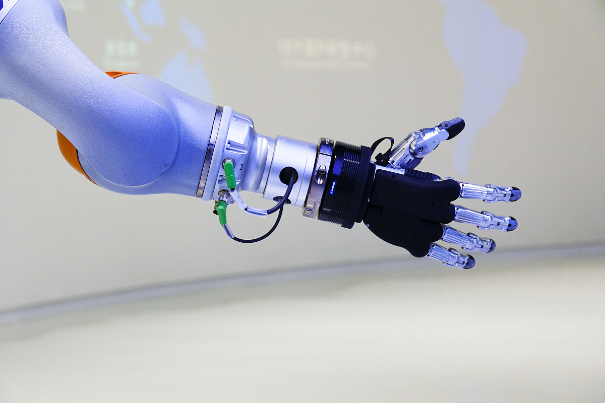 基于SMA弹簧的外骨骼膝关节驱动器：组成、形态与工作原理