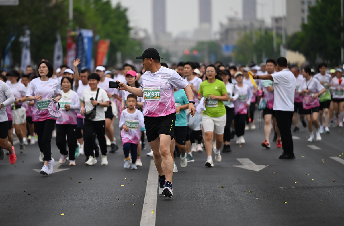 2023黄河口东营马拉松赛定于10月22日鸣枪起跑为了更好地体现东营城市魅力、文化张力、发展活力打造黄河口特色马拉松赛事请设计一句富有创意、精炼、朗朗上口的宣传口号