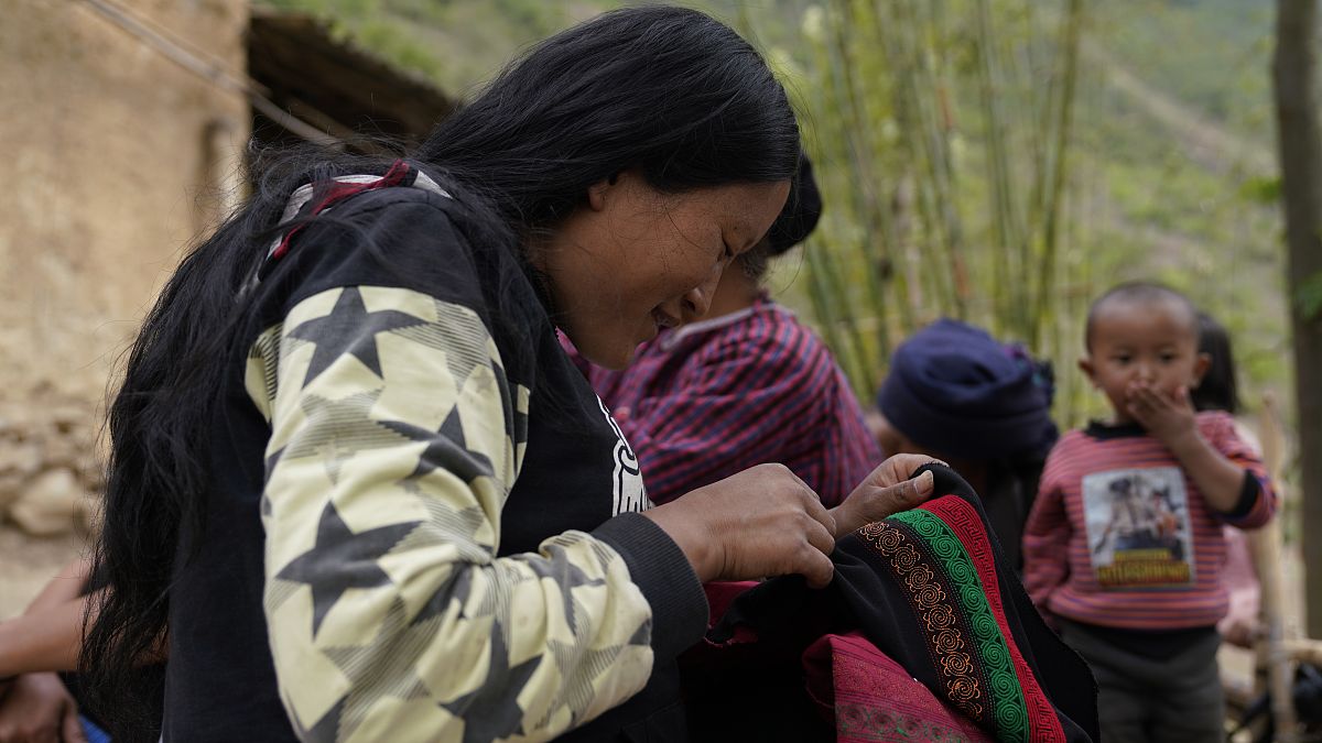 写一篇关于西昌市农村地区彝族学龄女性受教育问题与对策研究的论文