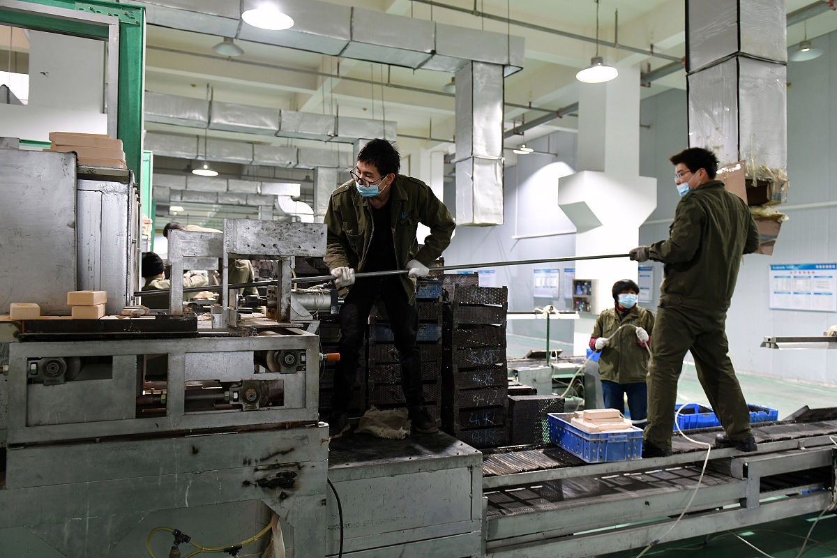 生成一个光学公司生产线普工一周的工作日志