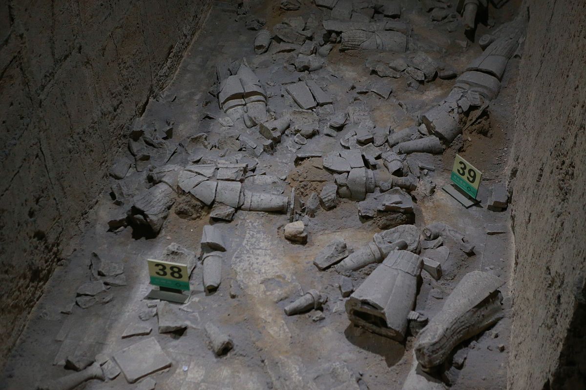 考古父亲的遗址标题的含义帮我用200字详细描述