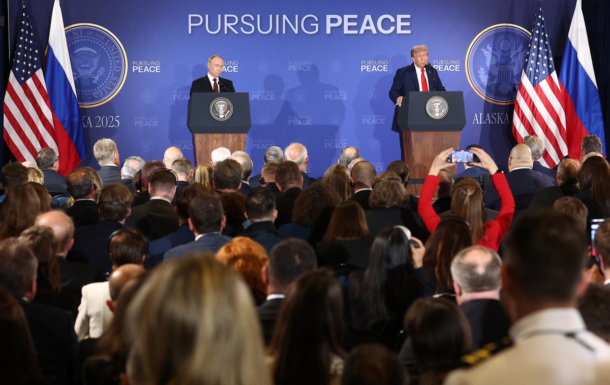 UK Prime Minister: Powers, Notable Leaders, and their Legacy