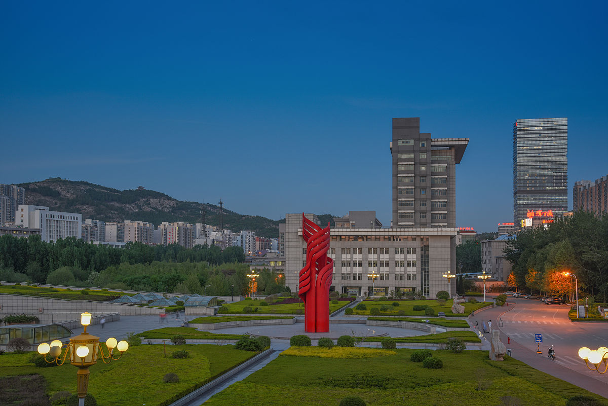 2016年4月18日,山东济南,济南大学升华广场.