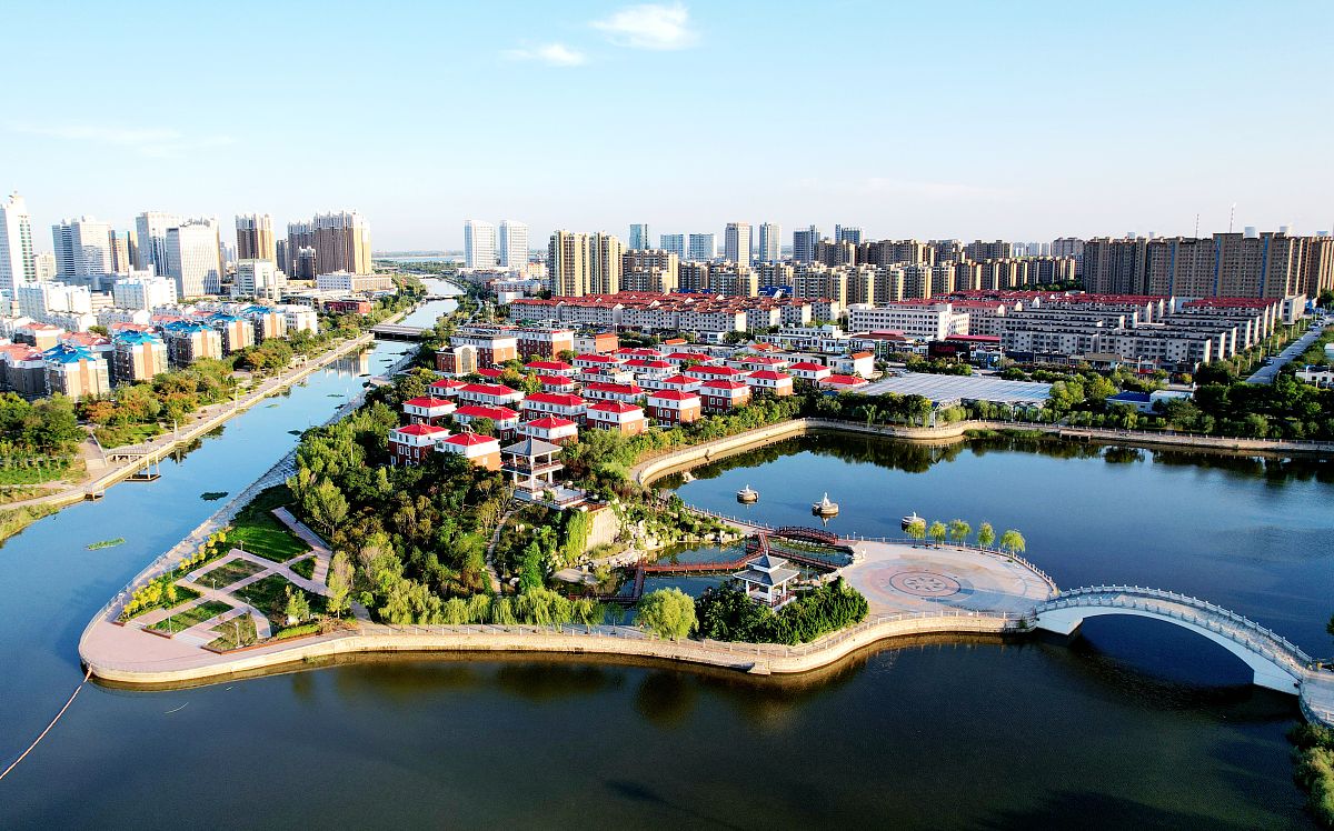2021年9月22日,山东东营,航拍新维修改造的文汇街道辖区体育公园.